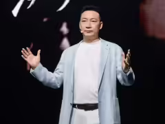 荣耀 CEO 李健:AI 的演进必将脱离冰冷的工具属性,全面迈向伙伴型类人生命体
