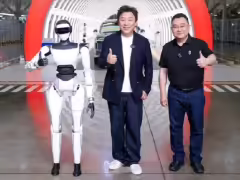 赛力斯人形机器人首次亮相,副总裁康波透露还有更多种类今年亮相